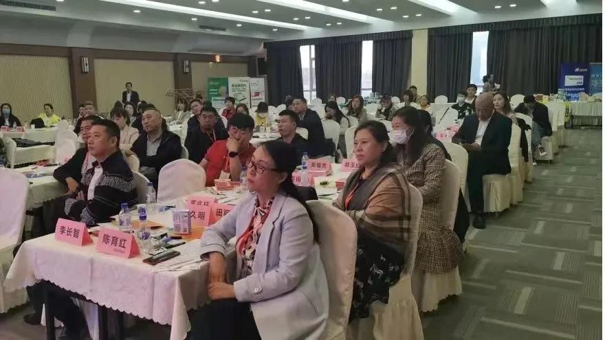 中国成长药店分会李月东会长莅临刻康药业(图3)